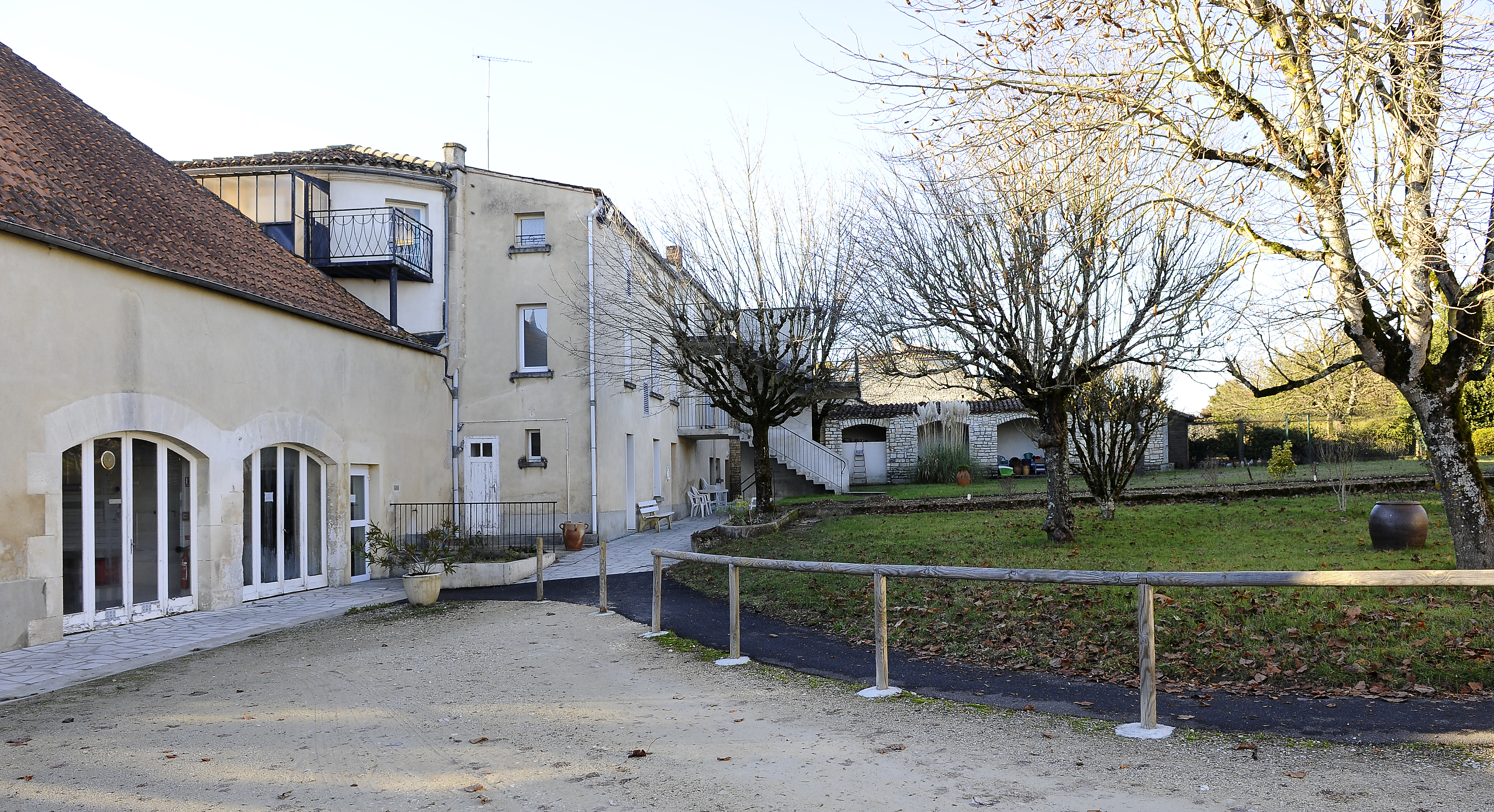 Arrivée des 45 réfugiés au CAO COS de Fleurac (Charente)