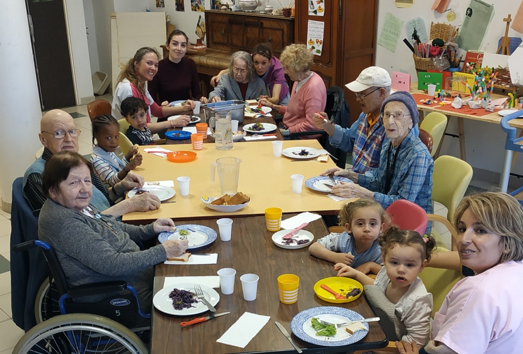 Repas intergénérationnel avec la crèche au PASA