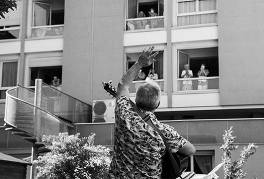 Les résidents applaudissent