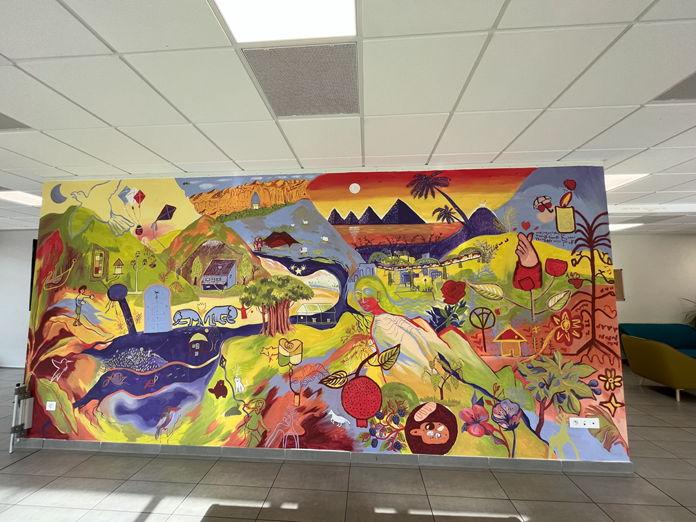 La fresque réalisée dans la salle de vie 