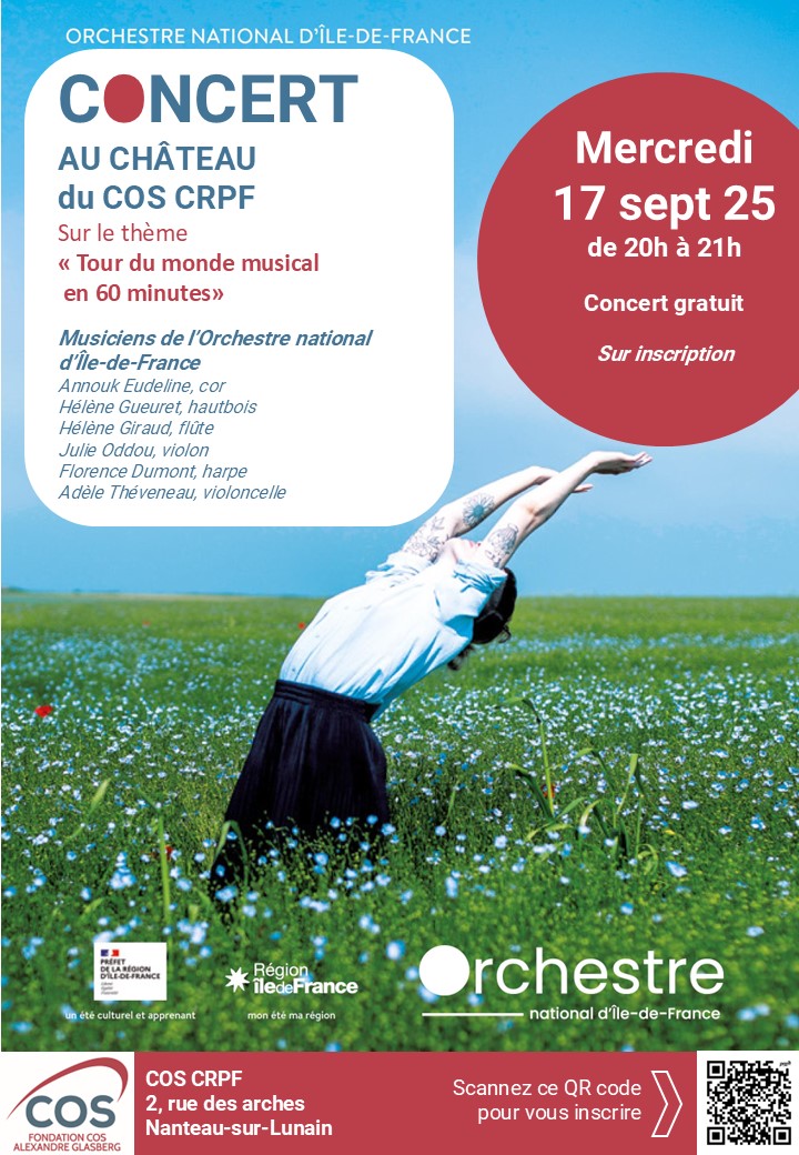 Affiche avec une personne debout dans un champ fleuri, bras levés. Fond bleu ciel. Texte d’annonce dans un encadré blanc à gauche et un cercle rouge à droite. Logos et QR code en bas.