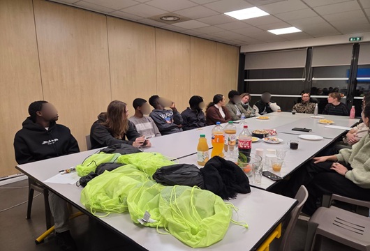 Réunion de présentation auprès des jeunes