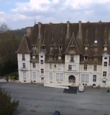 Survol du château du COS CRPF