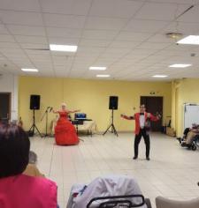 Un concert offert par les blouses roses