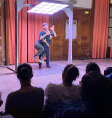 Franc succès pour le spectacle « On ne parle pas avec des moufles »