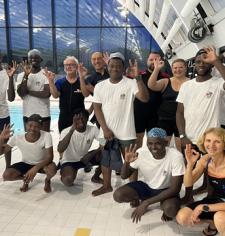 Photo de groupe avec le nouveau tee-shirt 